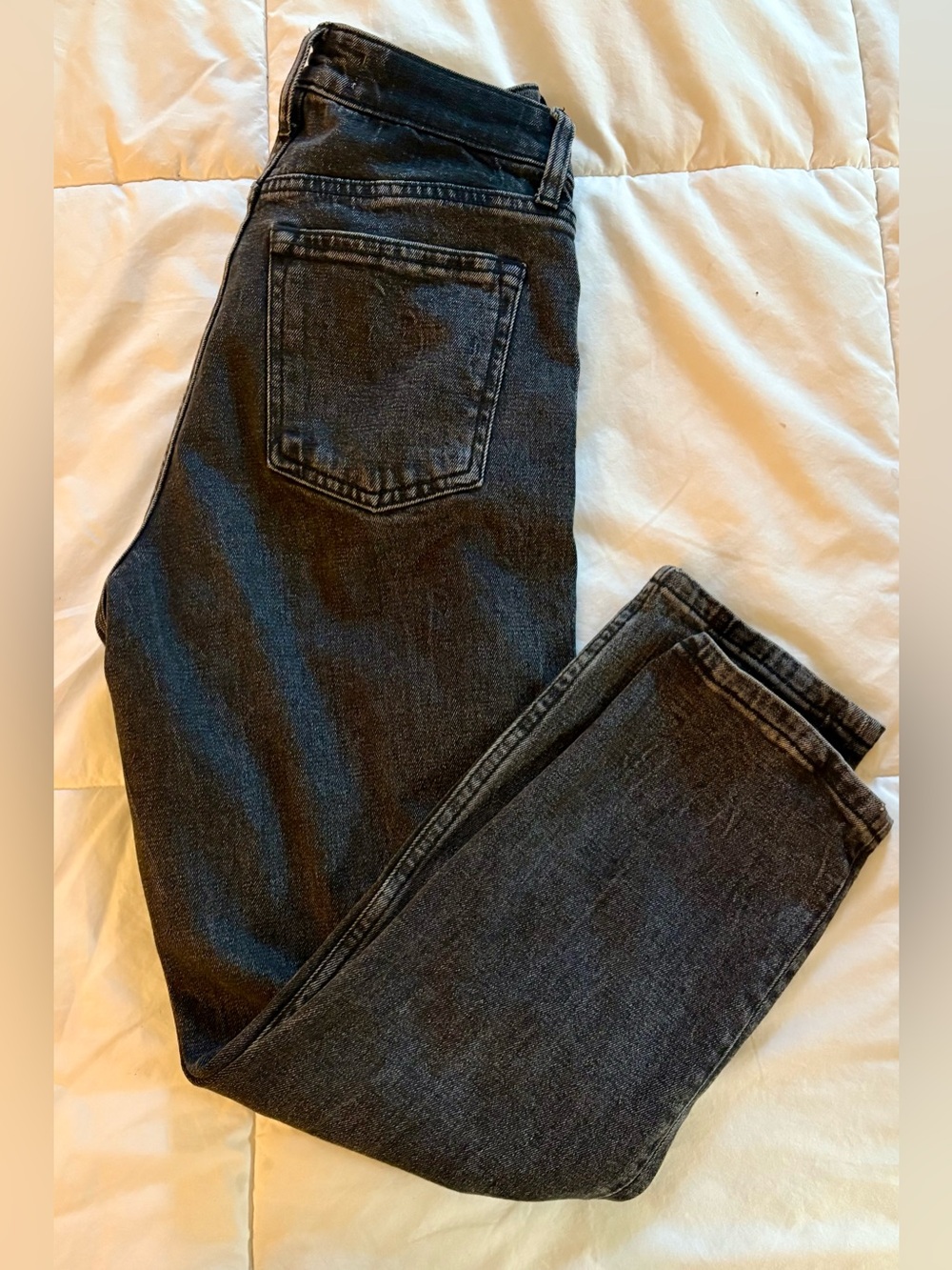 Abercrombie & Fitch Curve Love High-Rise Mom Jeans in Washed Black - Picture 4 of 12